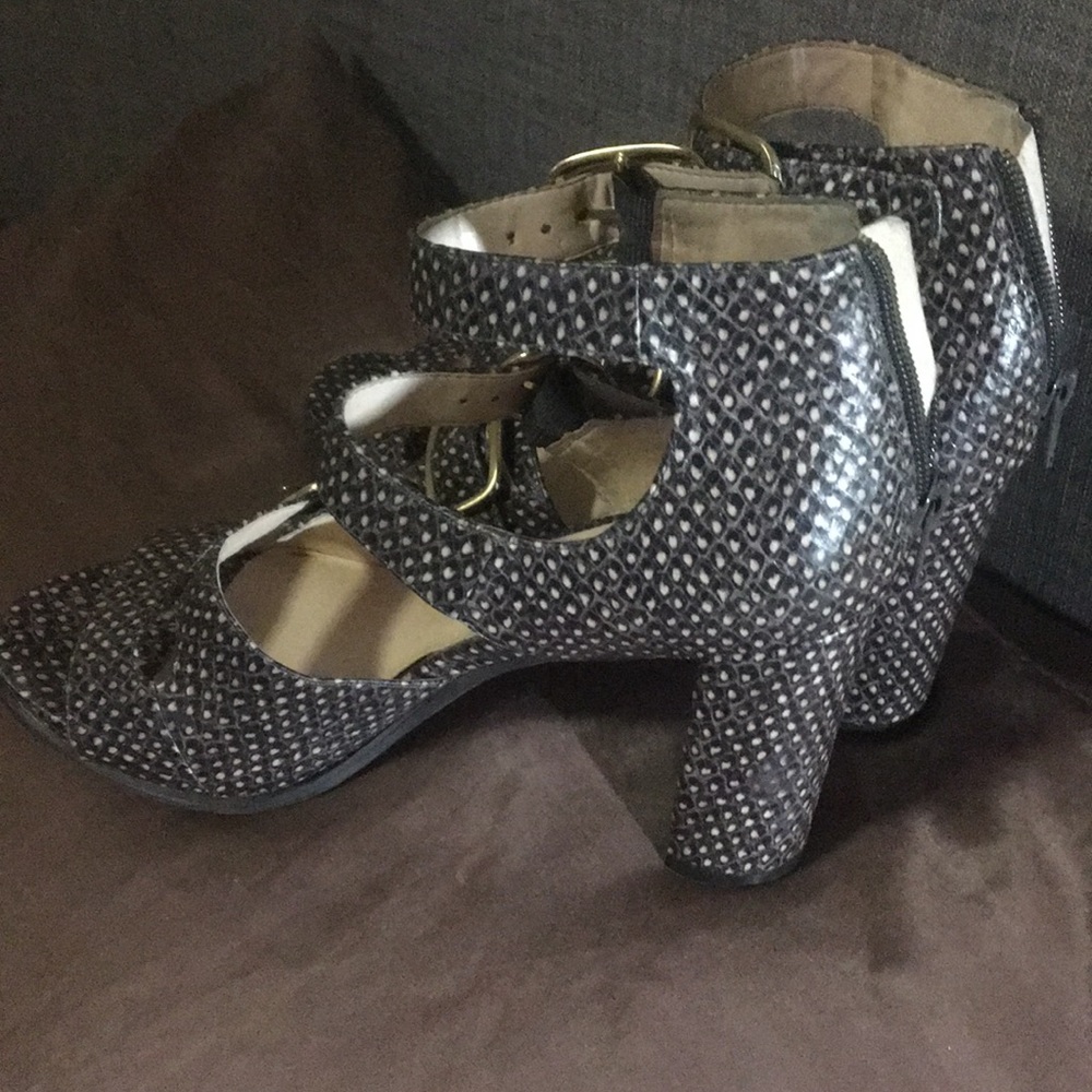 Shoes - Picture 2 of 3